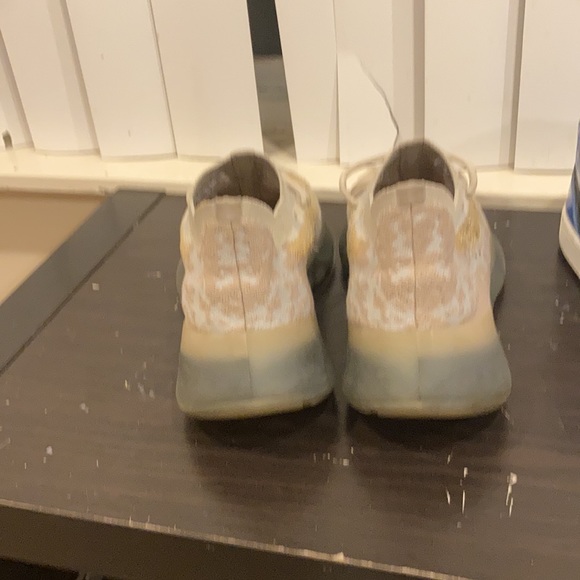 Yeeze